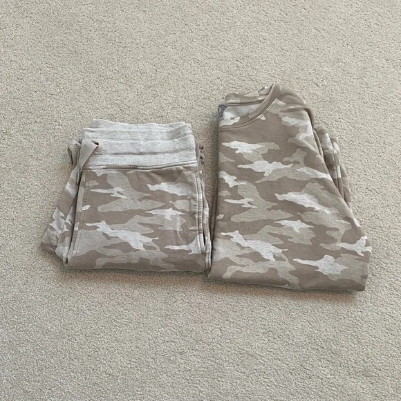 🌸ATHLETA SET Camo Print Jogger Set - Picture 12 of 12